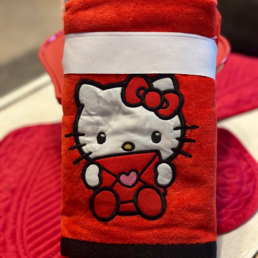 One‎ Set of 2 Hello Kitty Red Envelope Valentines Hand Towels New Sanrio
